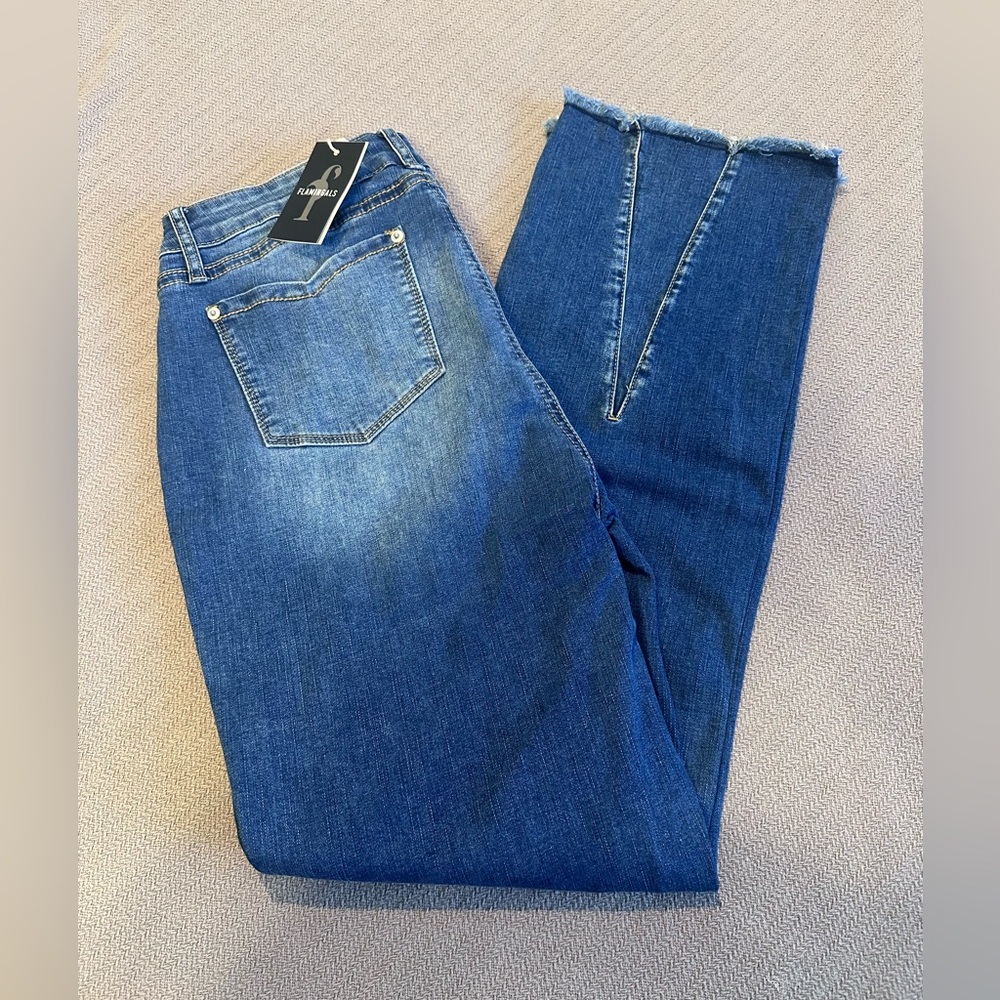 Flamingals wash raw hem V cut pocket mid rise bootcut jeans, Size 2XL, NWT